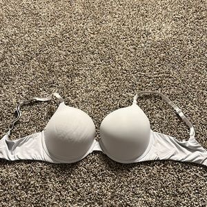Victoria’s Secret T-shirt push-up bra, size 36D